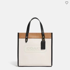 Field Tote 22 In Colorblock With Coach Badge